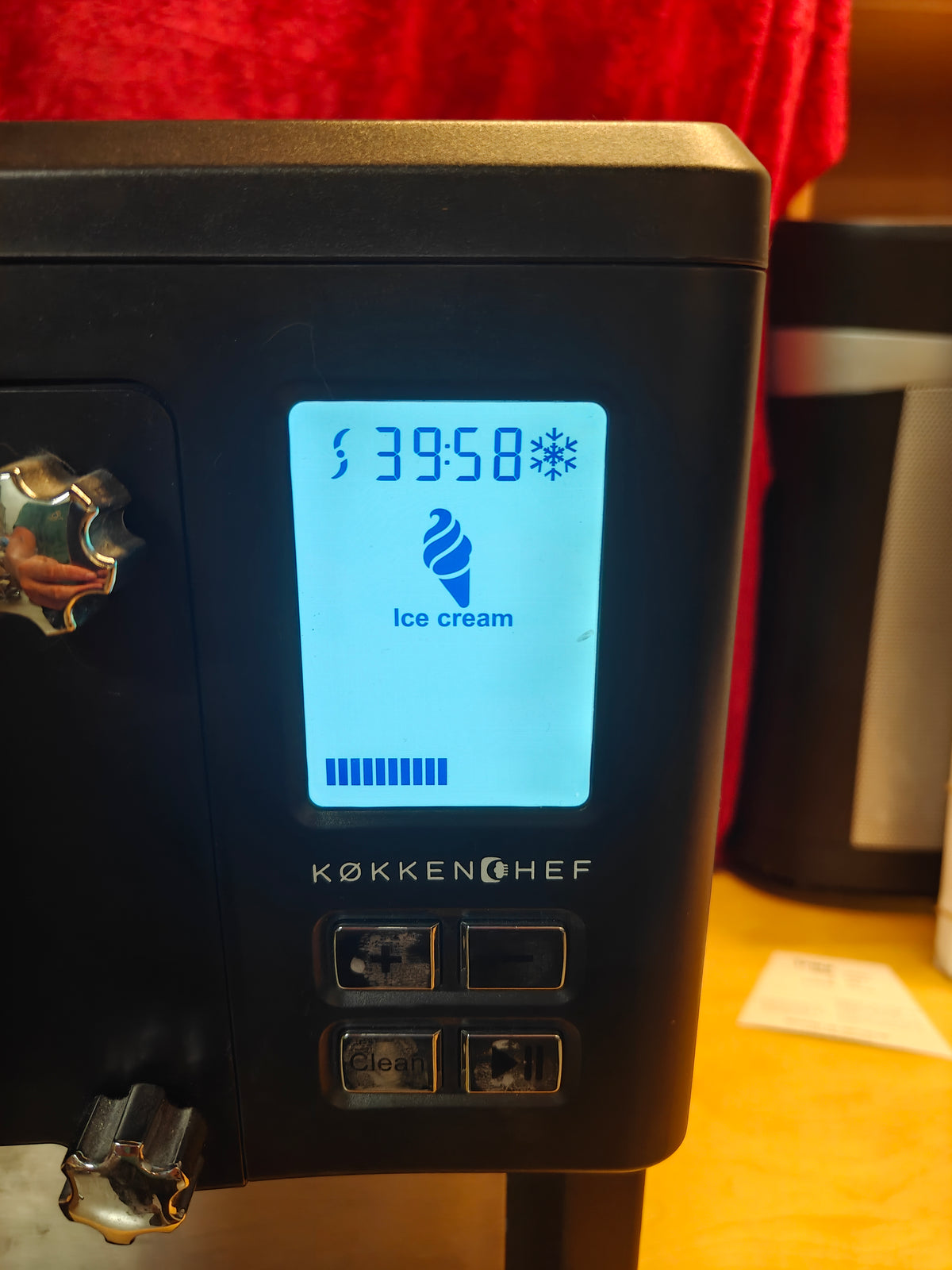 Køkkenchef Softicemaskine 10104660 – 1,5 liter kompressor 250 W