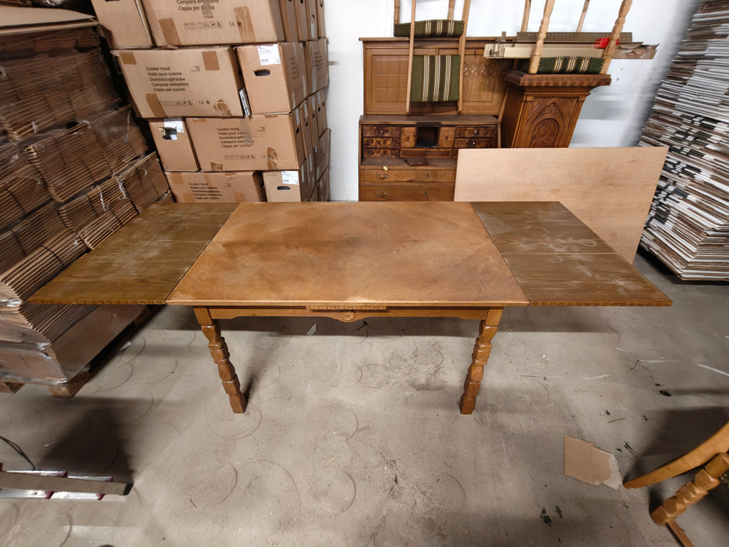 Vintage spisebord med udtræk – 130/230 × 90 cm – drejede træben
