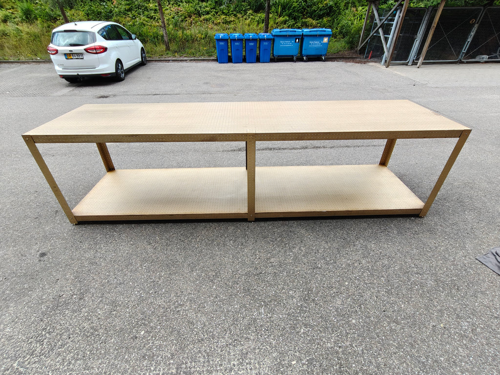 Ekstra stort butiksbord / arbejdsbord i guldfarvet metal – 352 × 90 × 90 cm