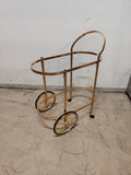 Vintage serveringsvogn / barvogn i guldfarvet metal – 78 × 45 × 73 cm – uden glashylder