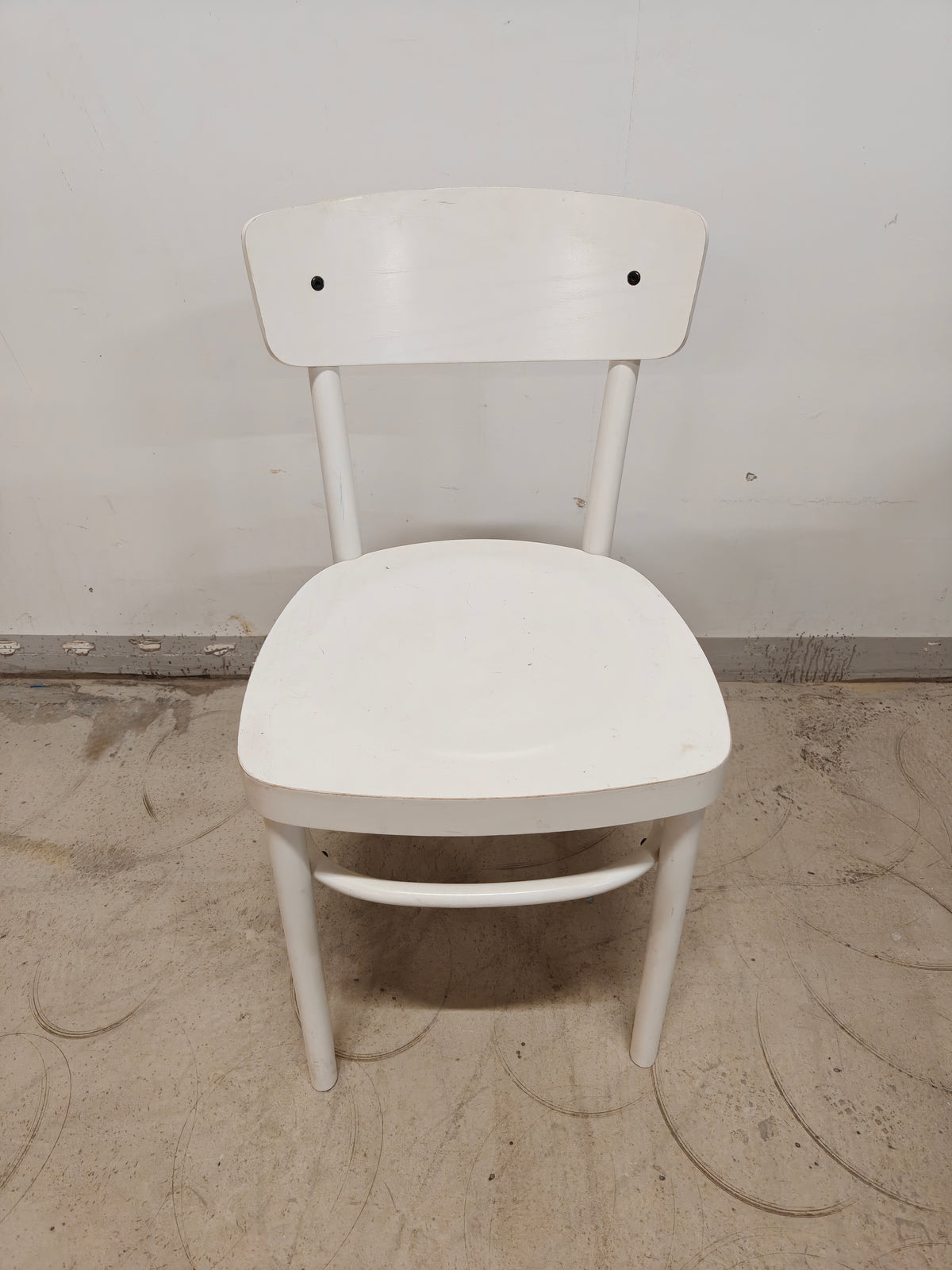 IKEA IDOLF stol i hvid – Ola Wihlborg – 42 × 47 × 80 cm