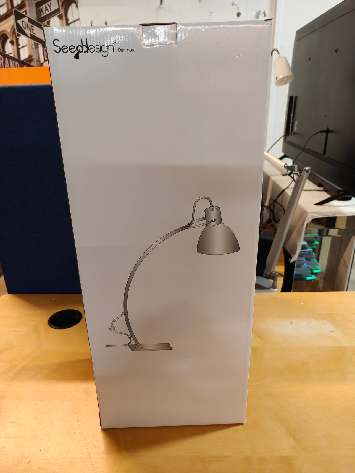 Seeddesign Focus bordlampe i krom med lysdæmper