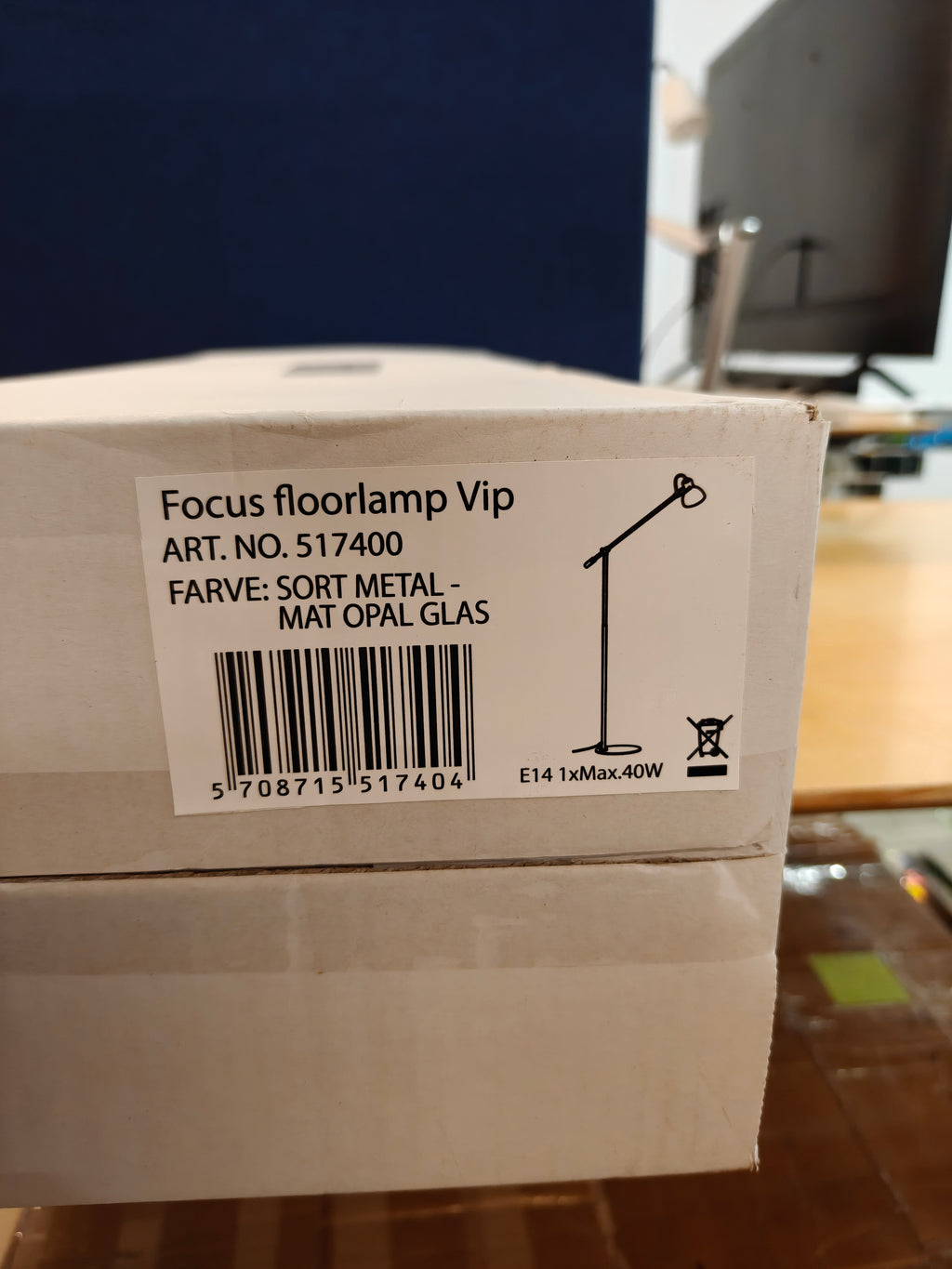 Seeddesign Focus VIP gulvlampe sort med mat opalglas