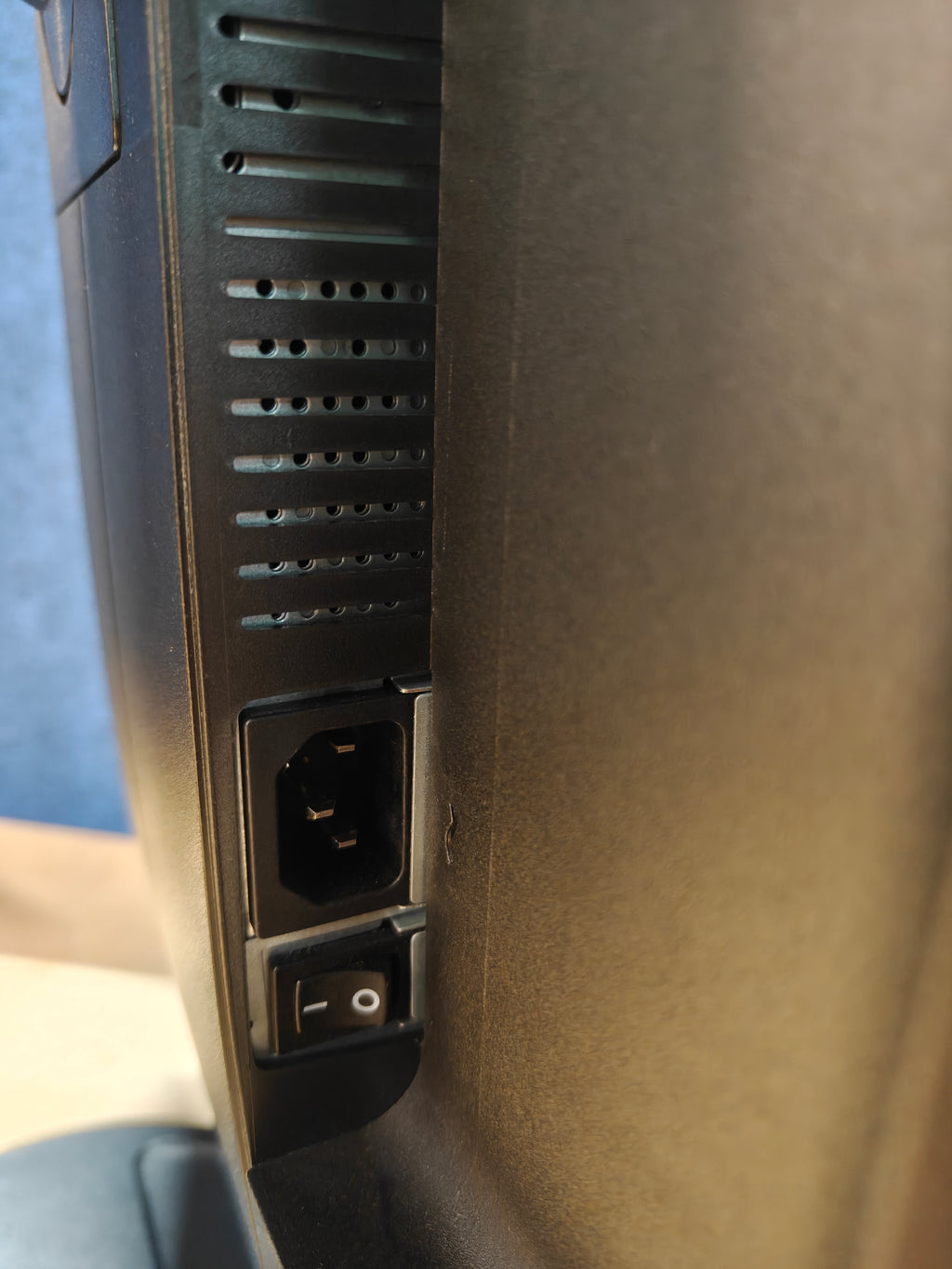 Philips Brilliance 272B8QJEB 27" QHD IPS-skærm – HDMI/DisplayPort/DVI – justerbar fod