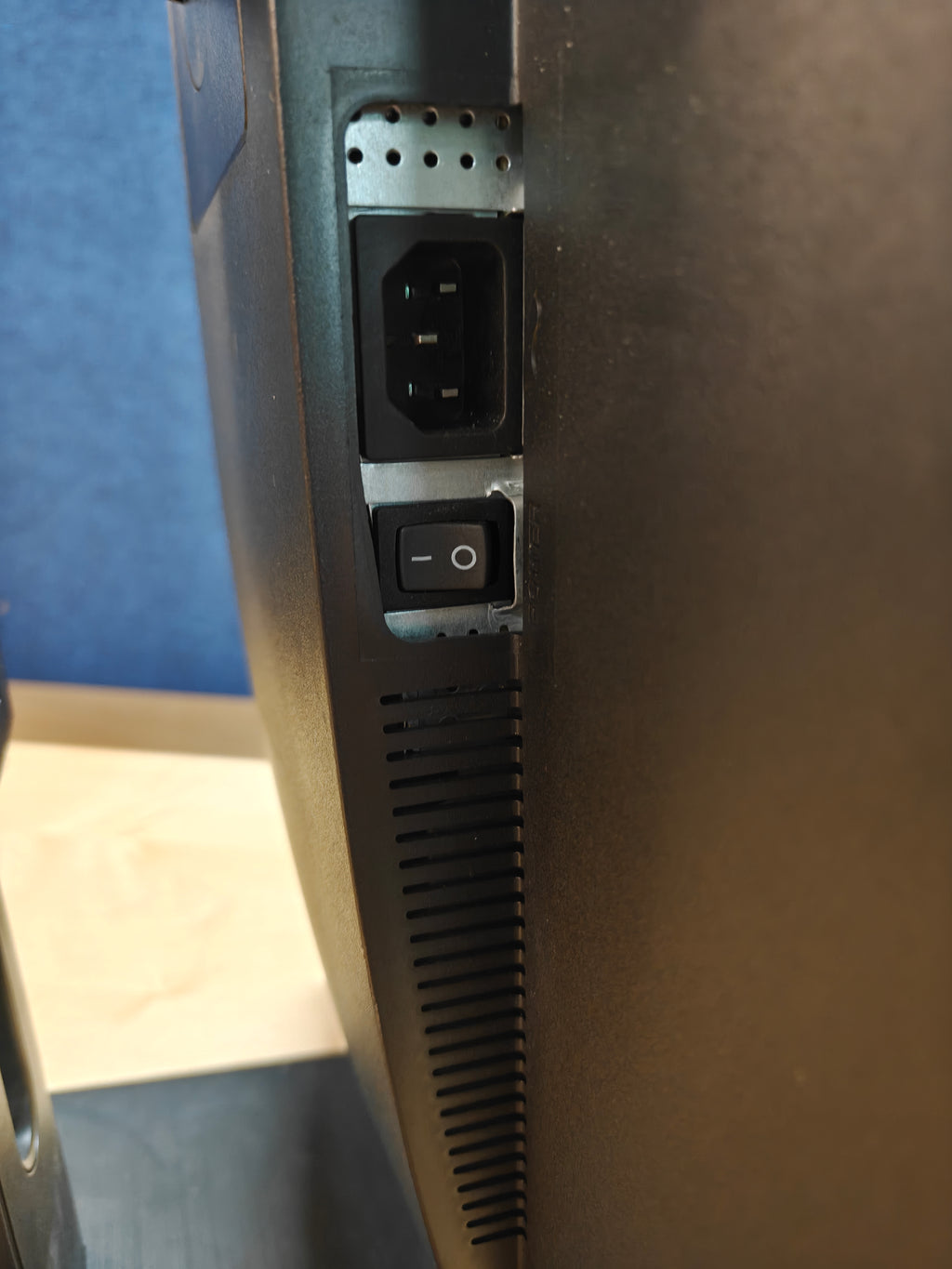 AOC Q27P1 27" QHD IPS-skærm – HDMI/DisplayPort/DVI/VGA – justerbar fod